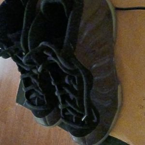 Nike posite shoe violet color